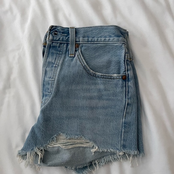 Levi’s 501 Light Blue Frayed Denim Short - Picture 7 of 10